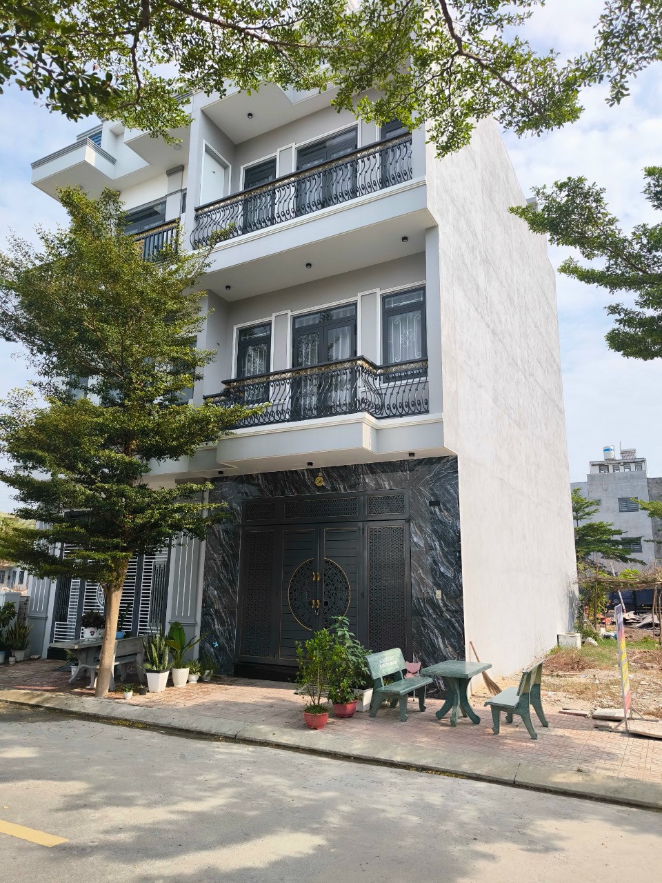 Nhà gần chợ đông ba