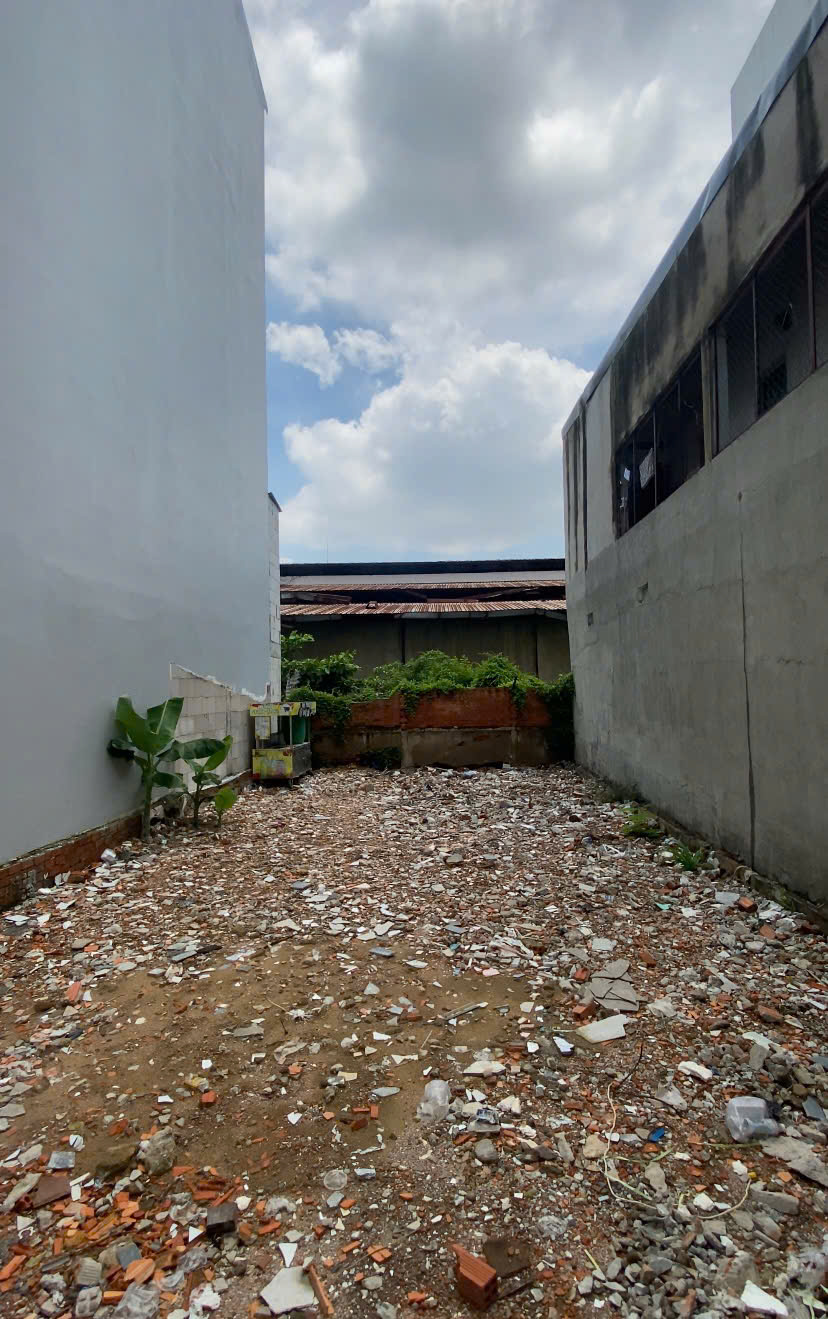 Bùi Văn Ba (hẻm 5m; full thổ 122m2); xây dựng cao tầng; pháp lý sạch