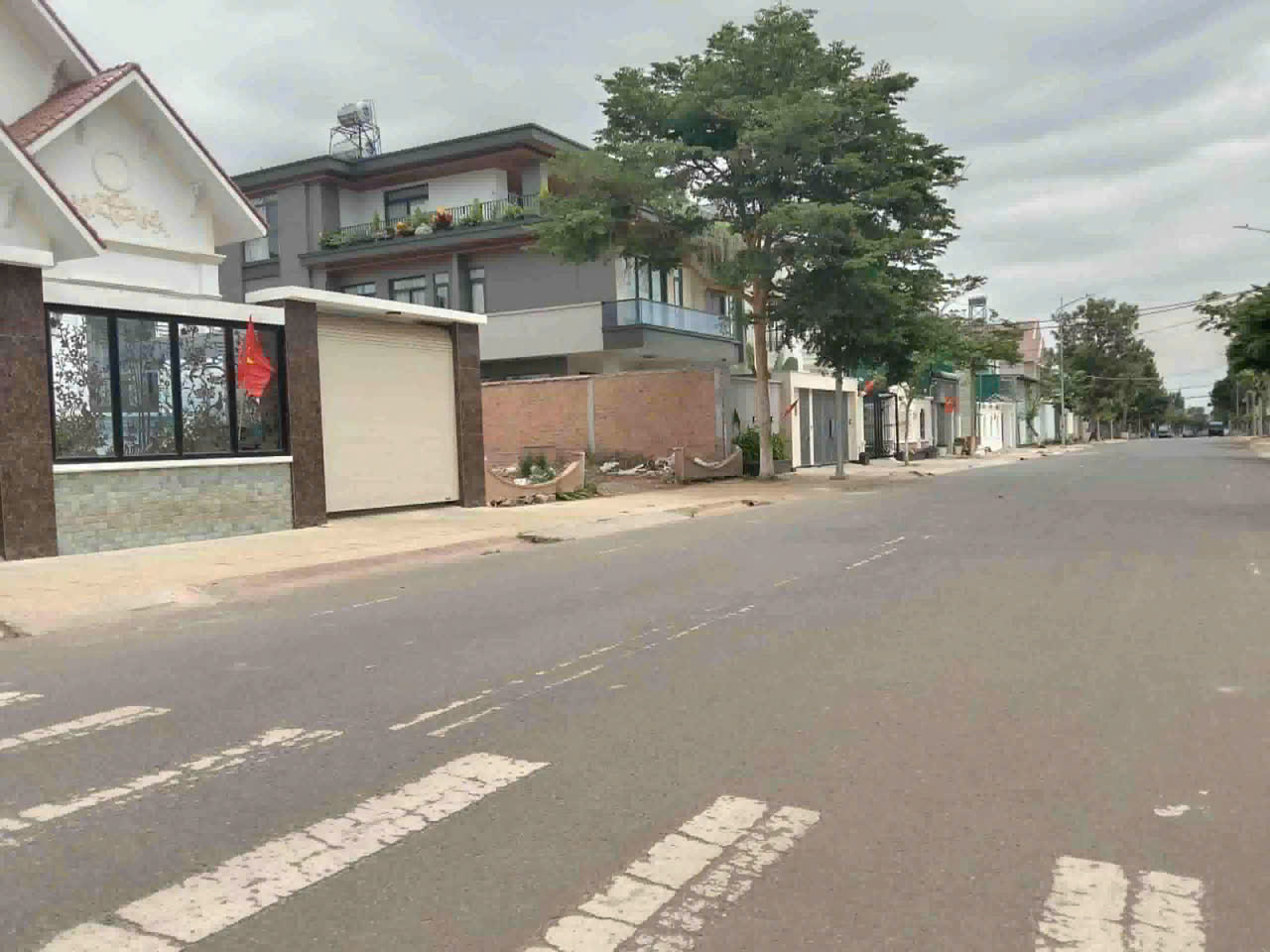 1 lô đất quá đẹp, mặt tiền tôn thất thuyết, lô 90, trung tâm đức trọng, lâm đồng