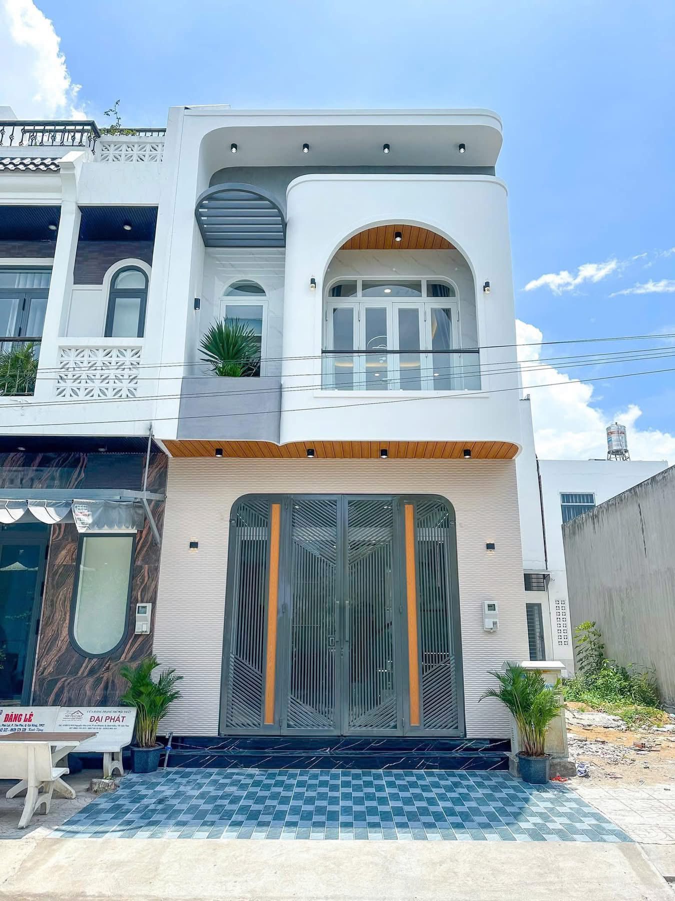 NHÀ PHỐ 2TẦNG NẰM TRONG KDC SANG TRỌNG, MT 10M.SHR,FULL NỘI THẤT 2tỷ2