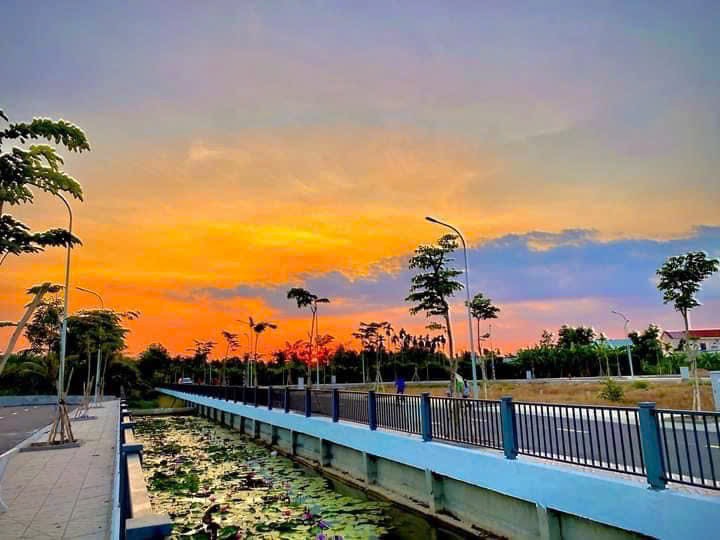 Ngợp bank nên bán gấp lô đất ngay cổng khu công nghệ cao, cách sân bay 7p bao cô