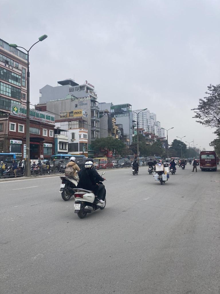 TRUNG TÂM QUẬN HOÀNG MAI – Ô TÔ TRÁNH TRƯỚC CỬA