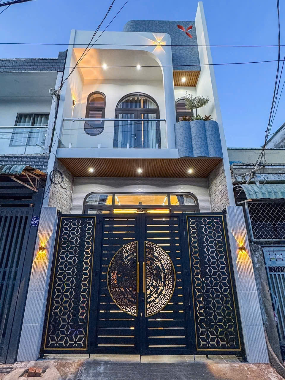 NHÀ PHỐ MỚI XÂY – DT 112M² – GIÁ CHỈ 2,5 TỶ – SHR – THIẾT KẾ HIỆN ĐẠI – MT 8M –