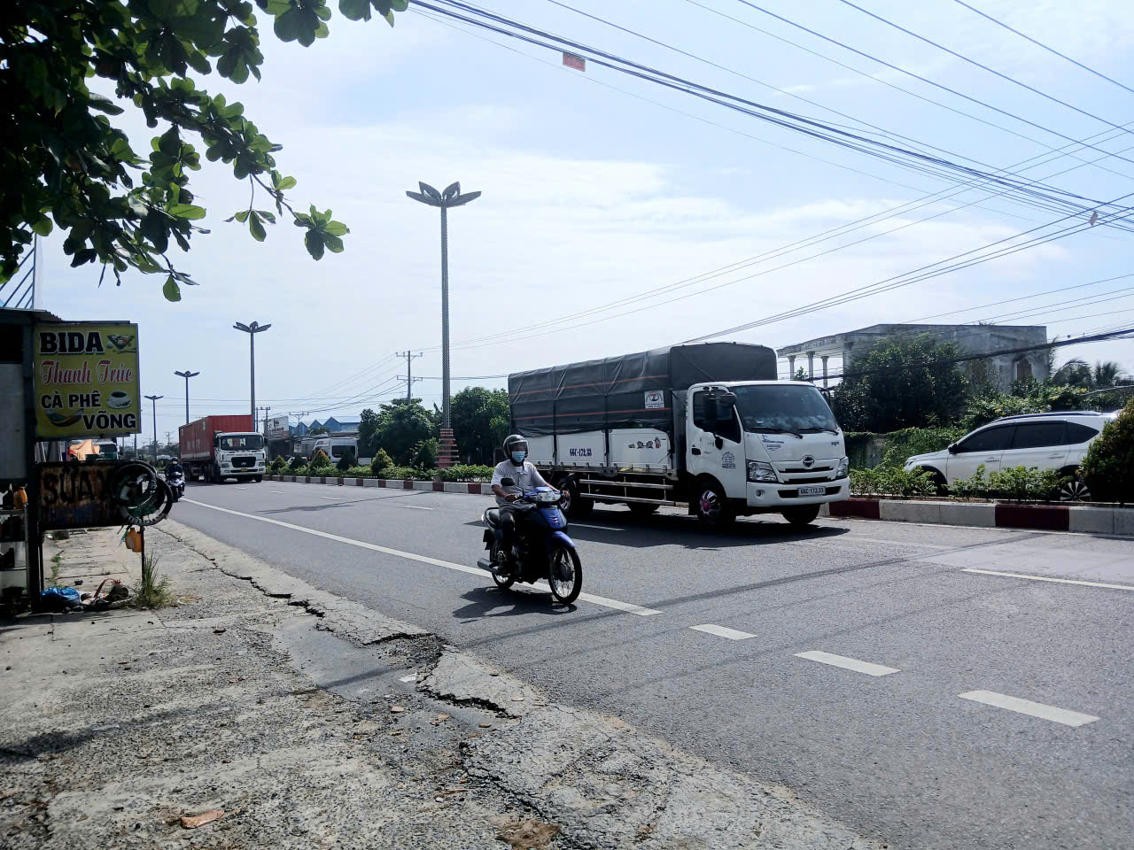 Nhà MẶT TIỀN LÔ GÓC đẹp RỰC RỠ. Đường Mỹ Hưng. Bao rẻ Nhứt Mỹ Tho. TG cũ.