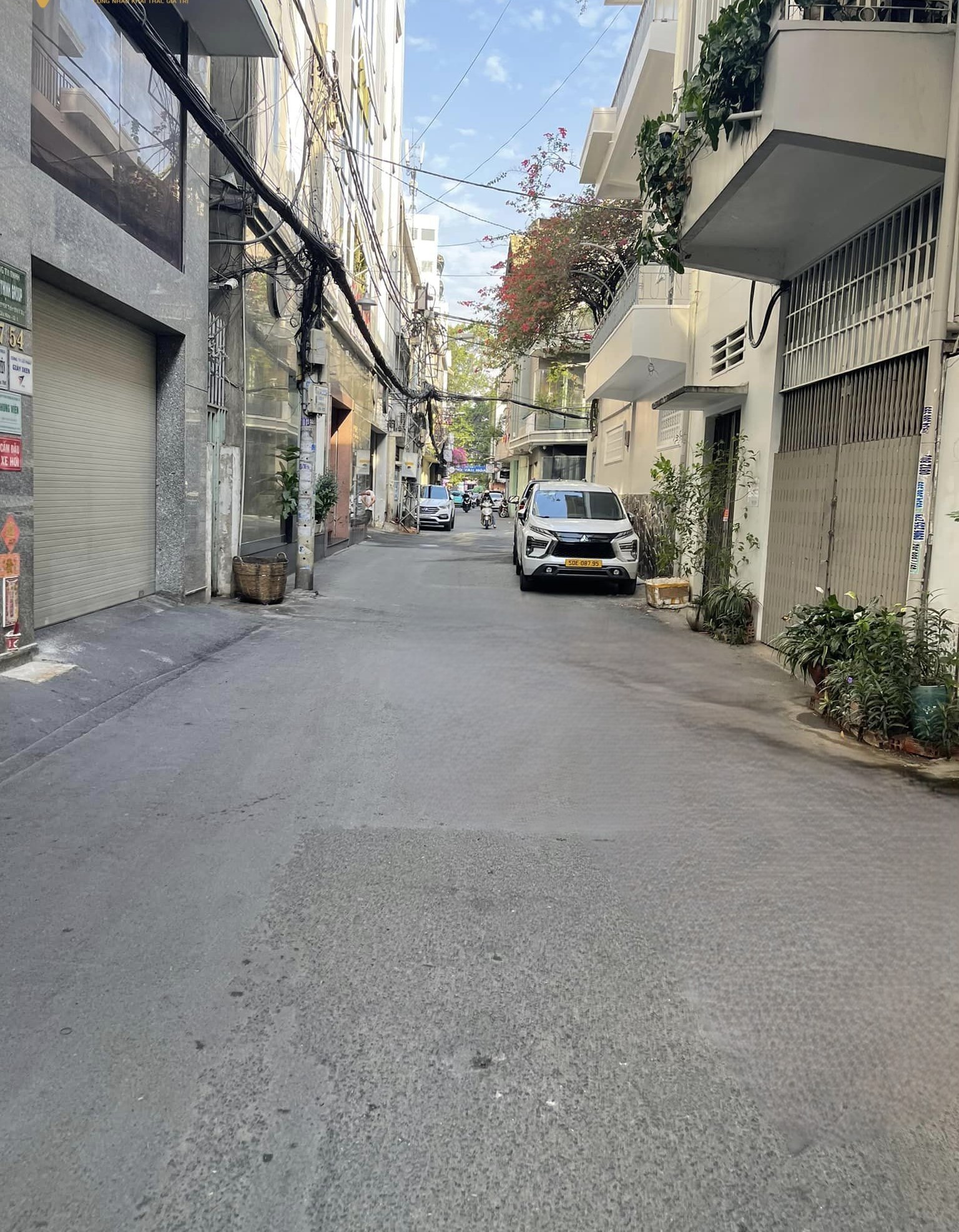 Giáp Bến Thành - Hẻm KD Nguyễn Thị Minh Khai, Q3. 4,8x18m hậu 7,7m. 18 tỷ TL.