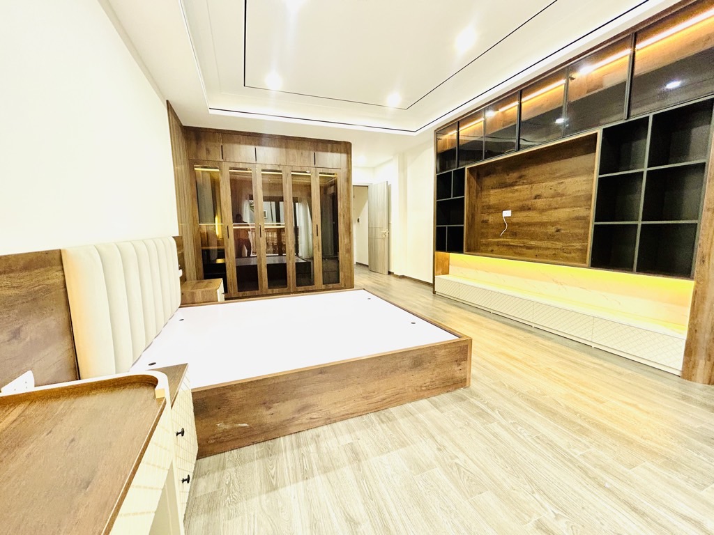 Bán siêu phẩm nhà tân mai 6 tầng thangmáy longlanh phân lô ôtô vào nhà hoàng mai