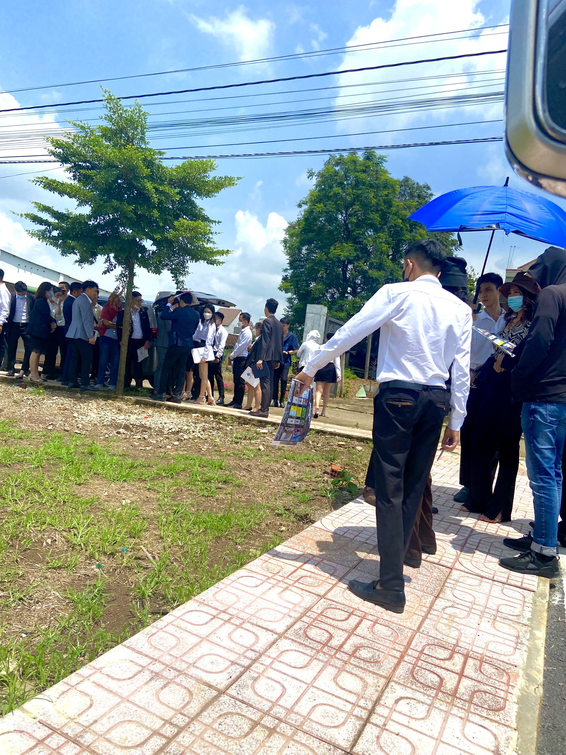 Chủ ngộp ngân hàng cần bán gấp lô đất hai mặt tiền đường, 184m2 thổ cư.