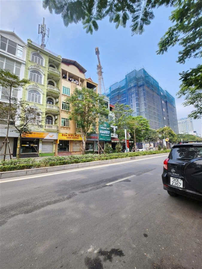 Bán gấp mặt phố Lạc Long Quân - Mặt tiền siêu rộng - Vị trí cực hiếm - 5 tỉ