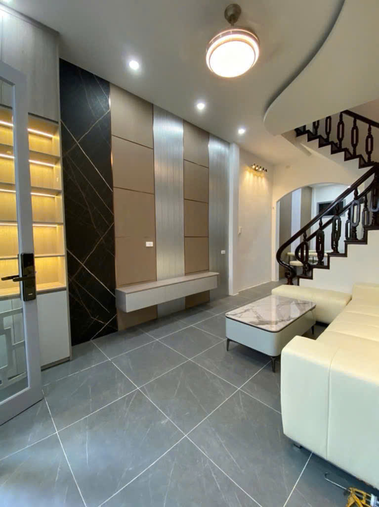 Bán nhà mới đẹp Hoàng Hoa Thám –  full nội thất, sân riêng rộng, giá cực hợp