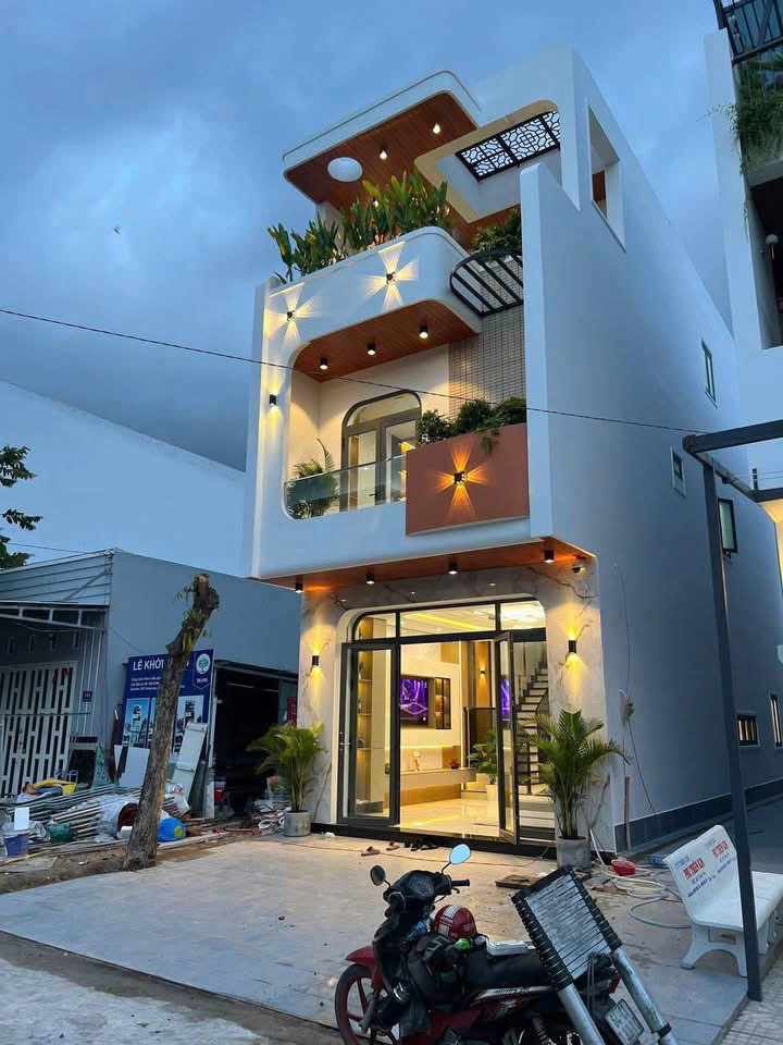 CHÍNH CHỦ BÁN NHÀ PHỐ VỊ TRÍ ĐẸP GẦN KHU CN CẦU TRÀM, CẦN ĐƯỚC, LONG AN