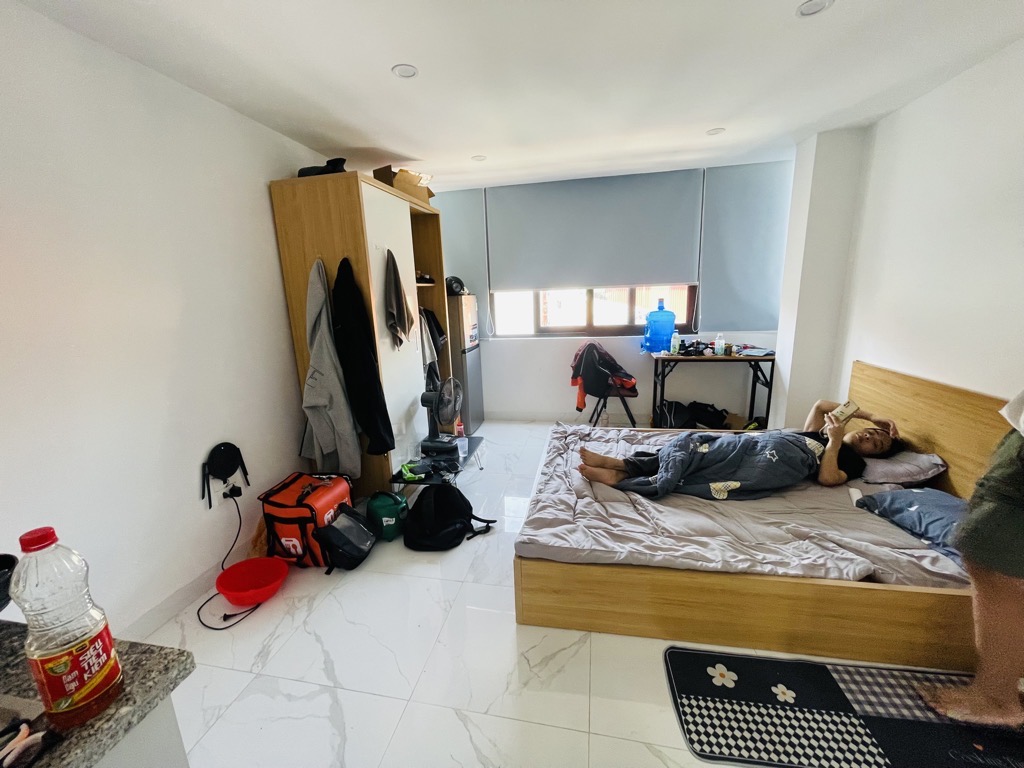 Bán nhà ngõ 255 lĩnh nam 6 tầng thang máy long lanh lô góc 9PKK hoàng mai