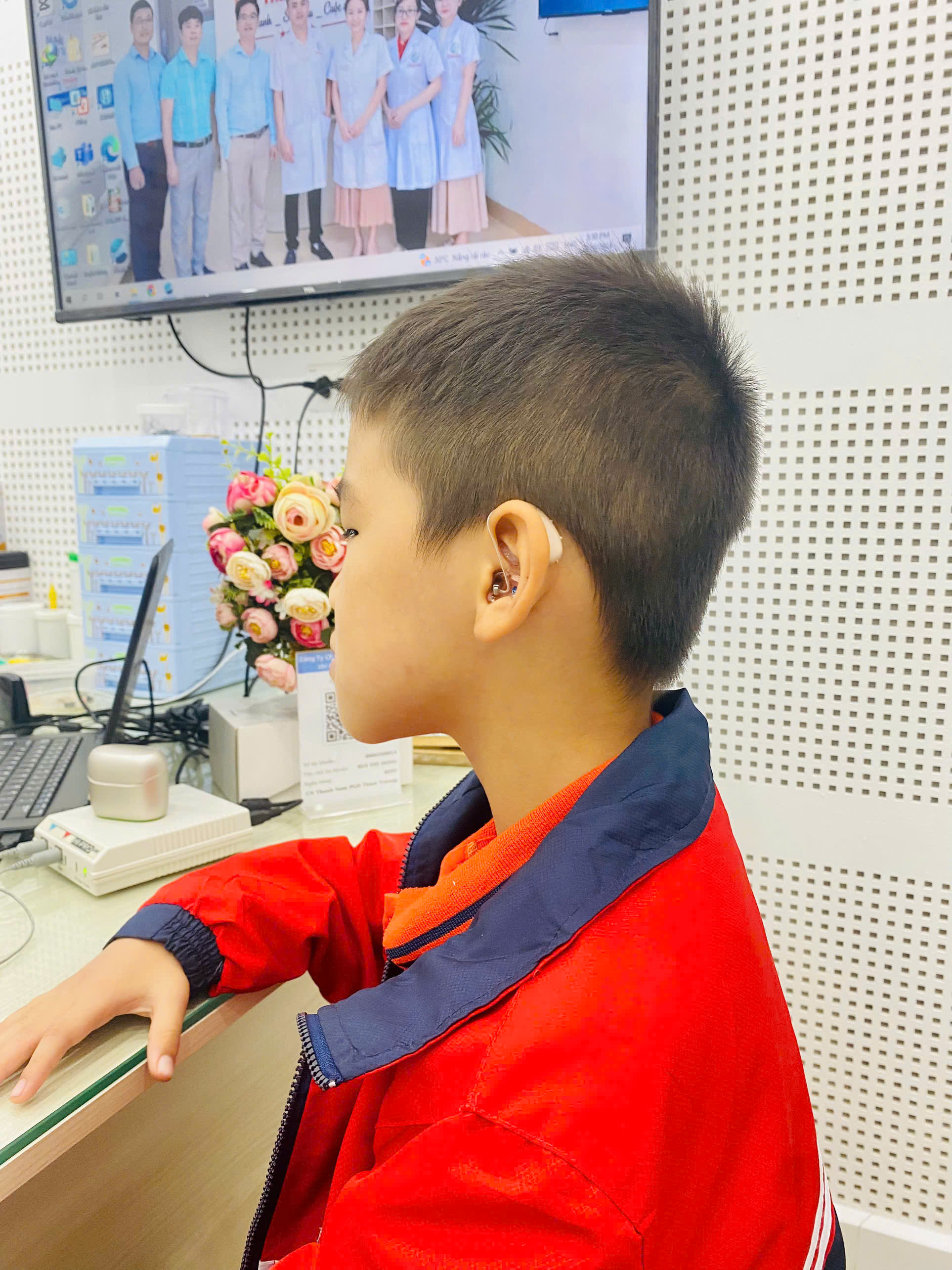 Can thiệp trợ thính sớm có lợi gì cho trẻ khiếm thính?
