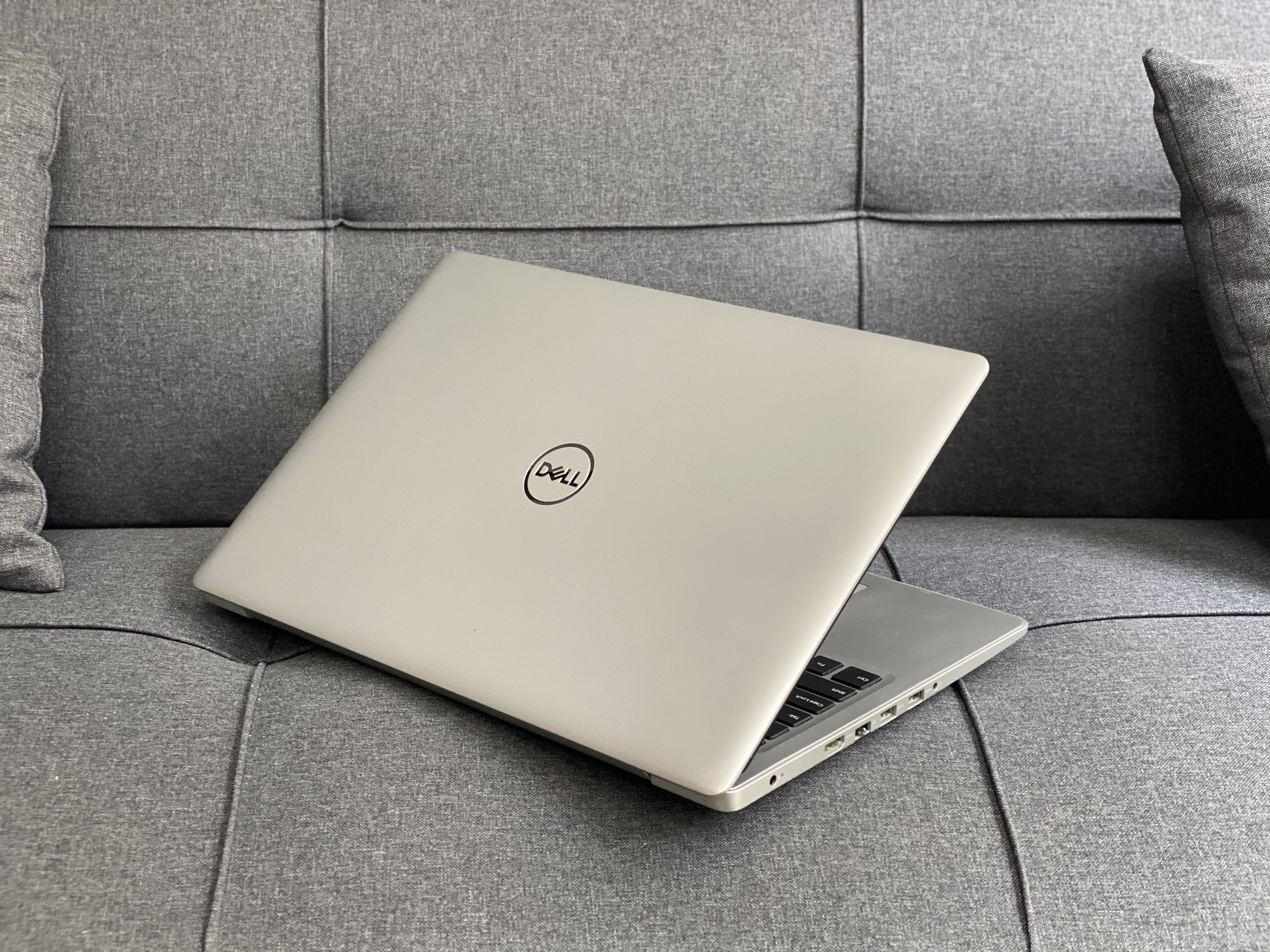 DELL INSPIRON 5570 CORE I5-8250U Ram 8G SSD 256G Giá Rẻ