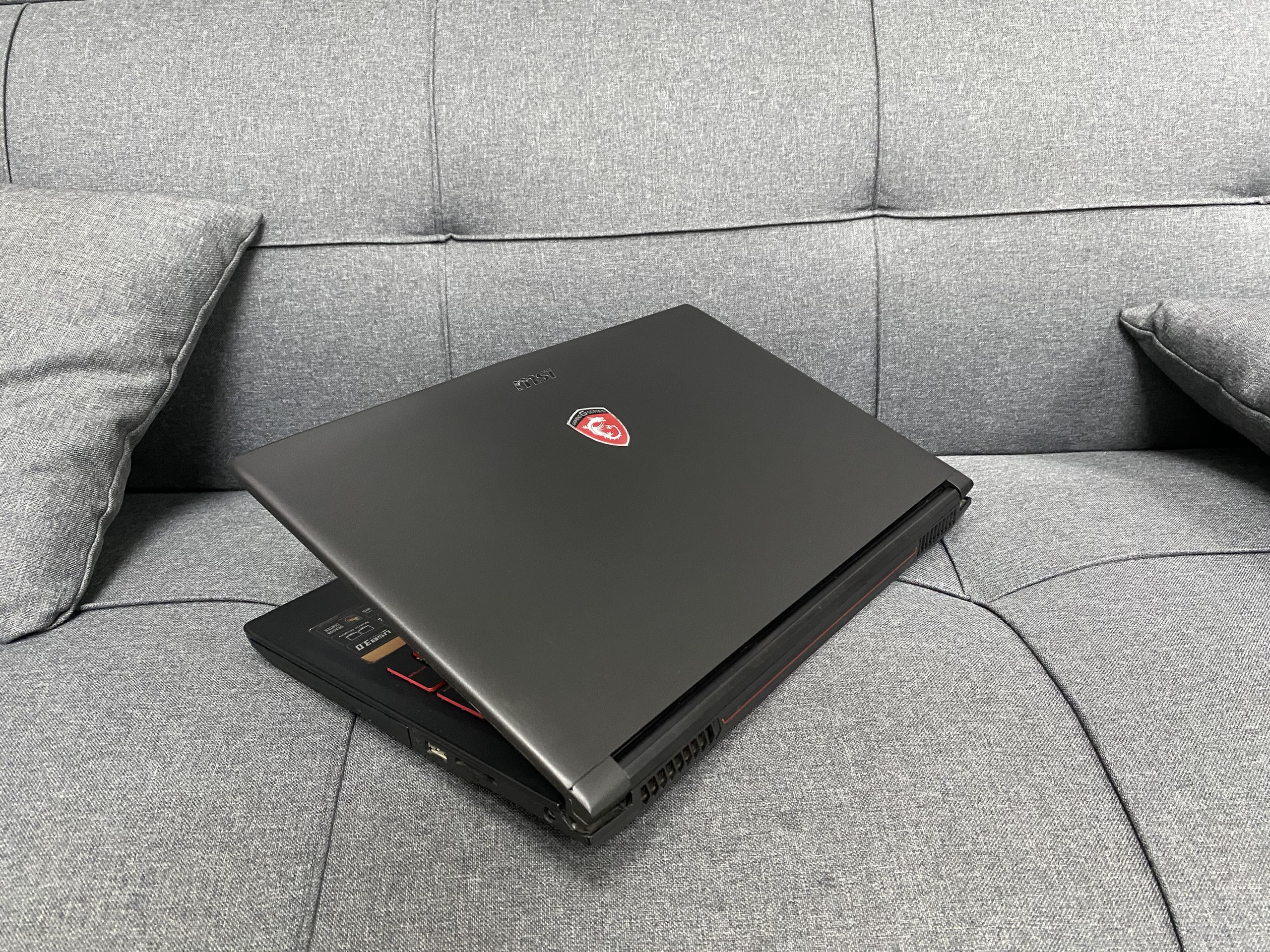 MSI GL62M CORE I5-7300HQ RAM 16G SSD 256G CARD GTX 1050 4G GIÁ RẺ