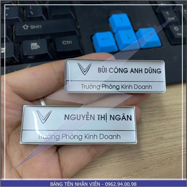 Làm thẻ tên nhân viên nhanh đẹp bền