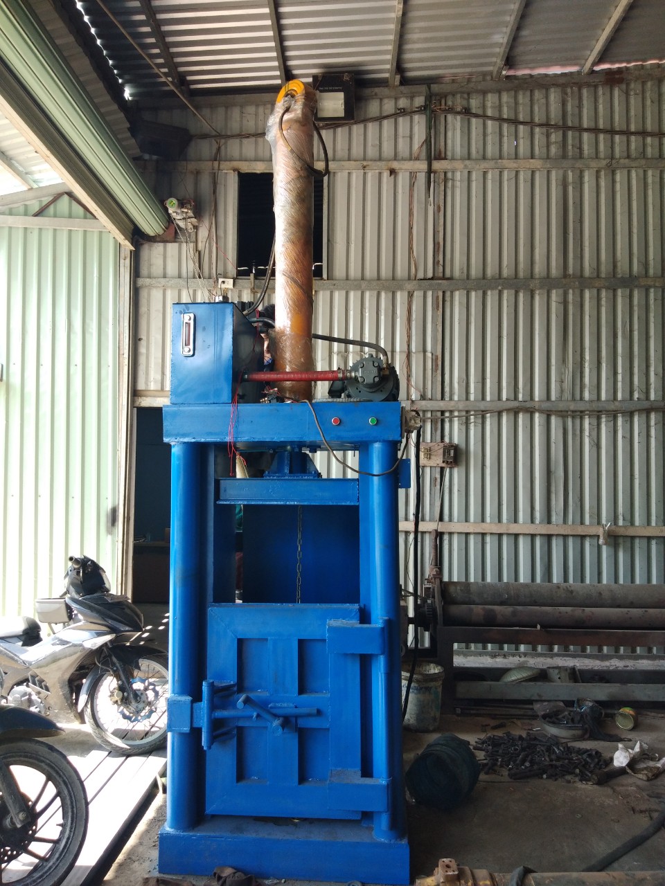 Máy ép phế liệu giấy vụn, Máy ép phế liệu lon nhôm, chai nhựa