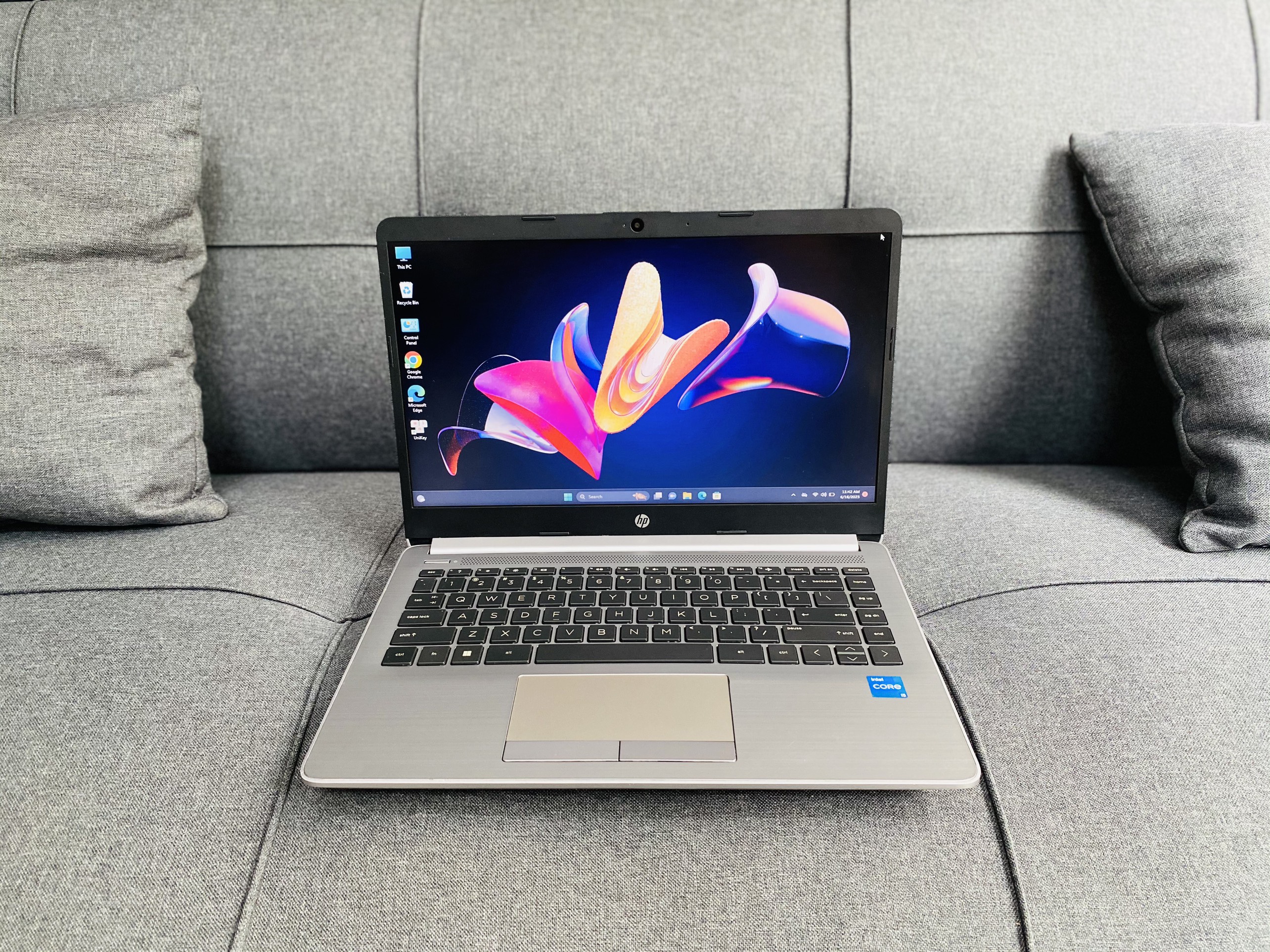 HP NOTEBOOK 240 G8 CORE I5- 1135G7 RAM 8G SSD 515 ĐẸP KENG NGUYÊN ZIN