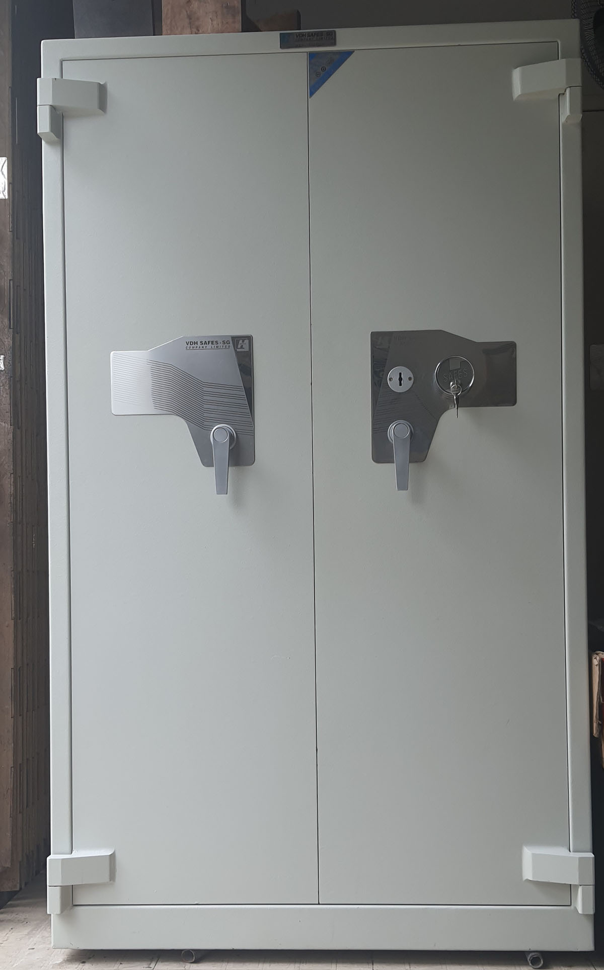 Két sắt VDH 2-177DDB (1020kg) két sắt 2 cánh cửa