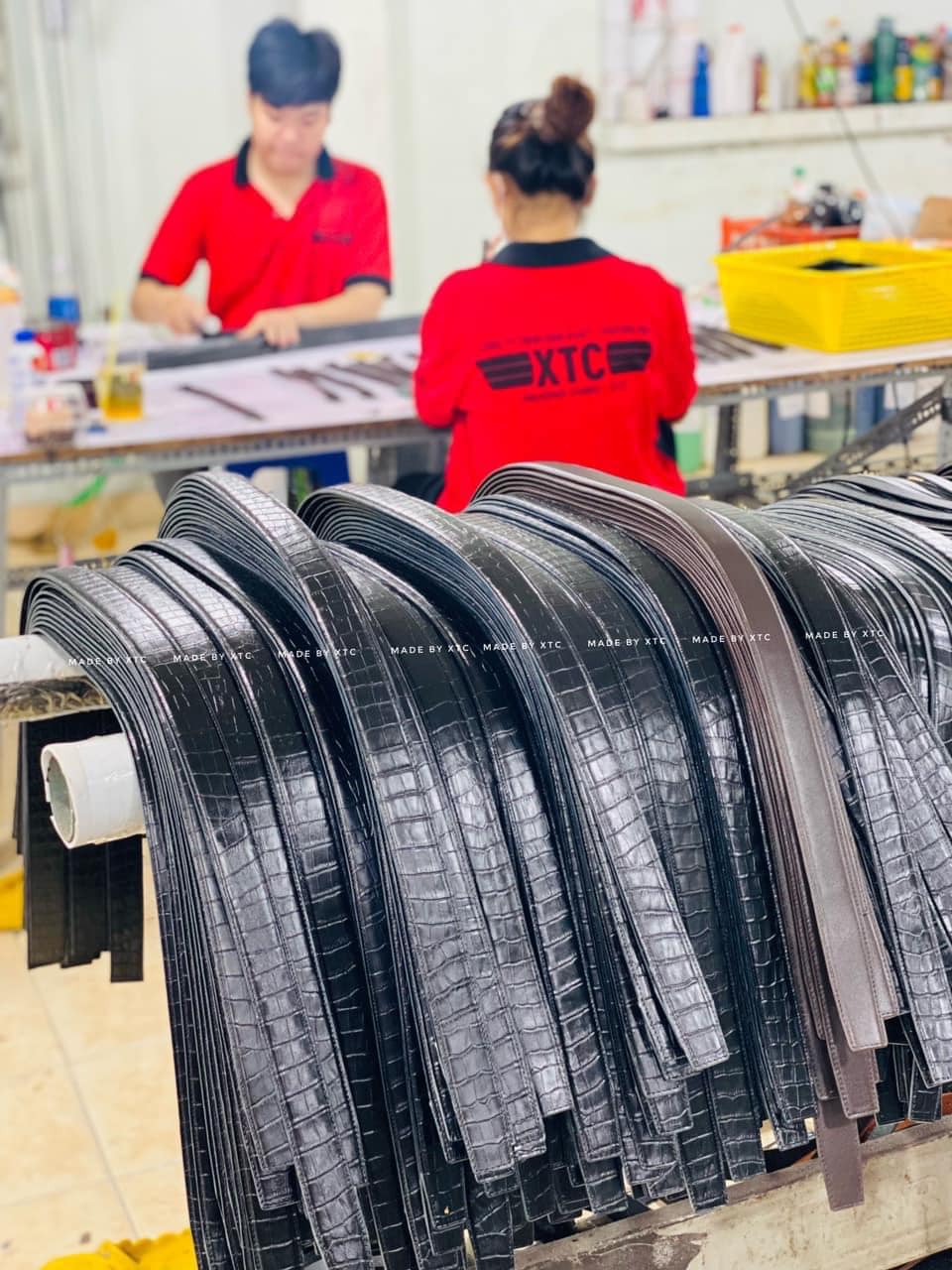 Hàng Sản Xuất Tại Xưởng Không Qua Nhà Phân Phối