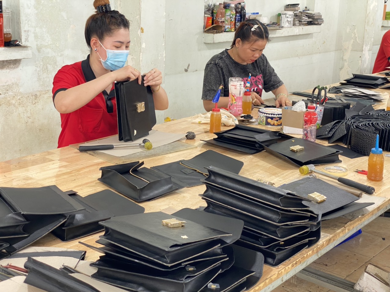 Tìm đối tác phân phối đầu ra cho các sản phẩm đồ da