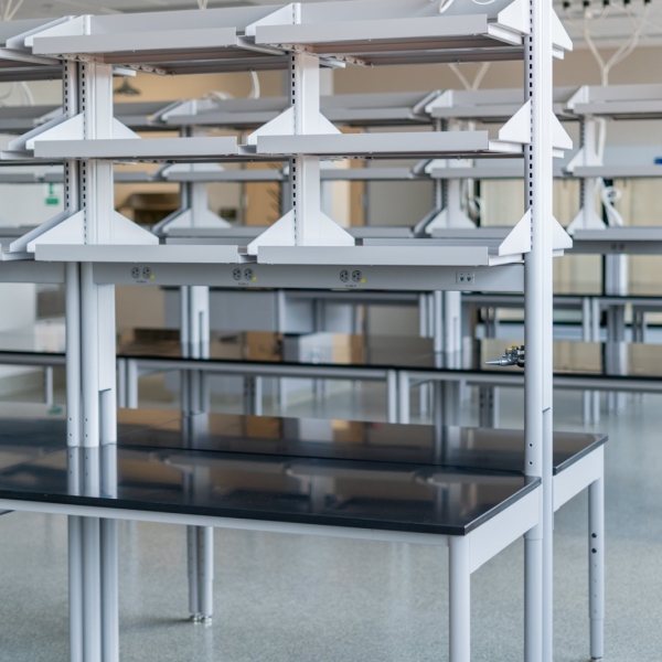 Bàn Thí Nghiệm Trung Tâm Enterprise WorkStation