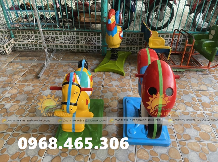 Thú nhún lò xo ngoài trời cho bé mầm non