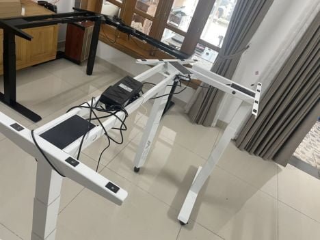 CTY TNHH Minh Anh House - Chân Bàn Nâng Hạ Độ Cao Chữ L