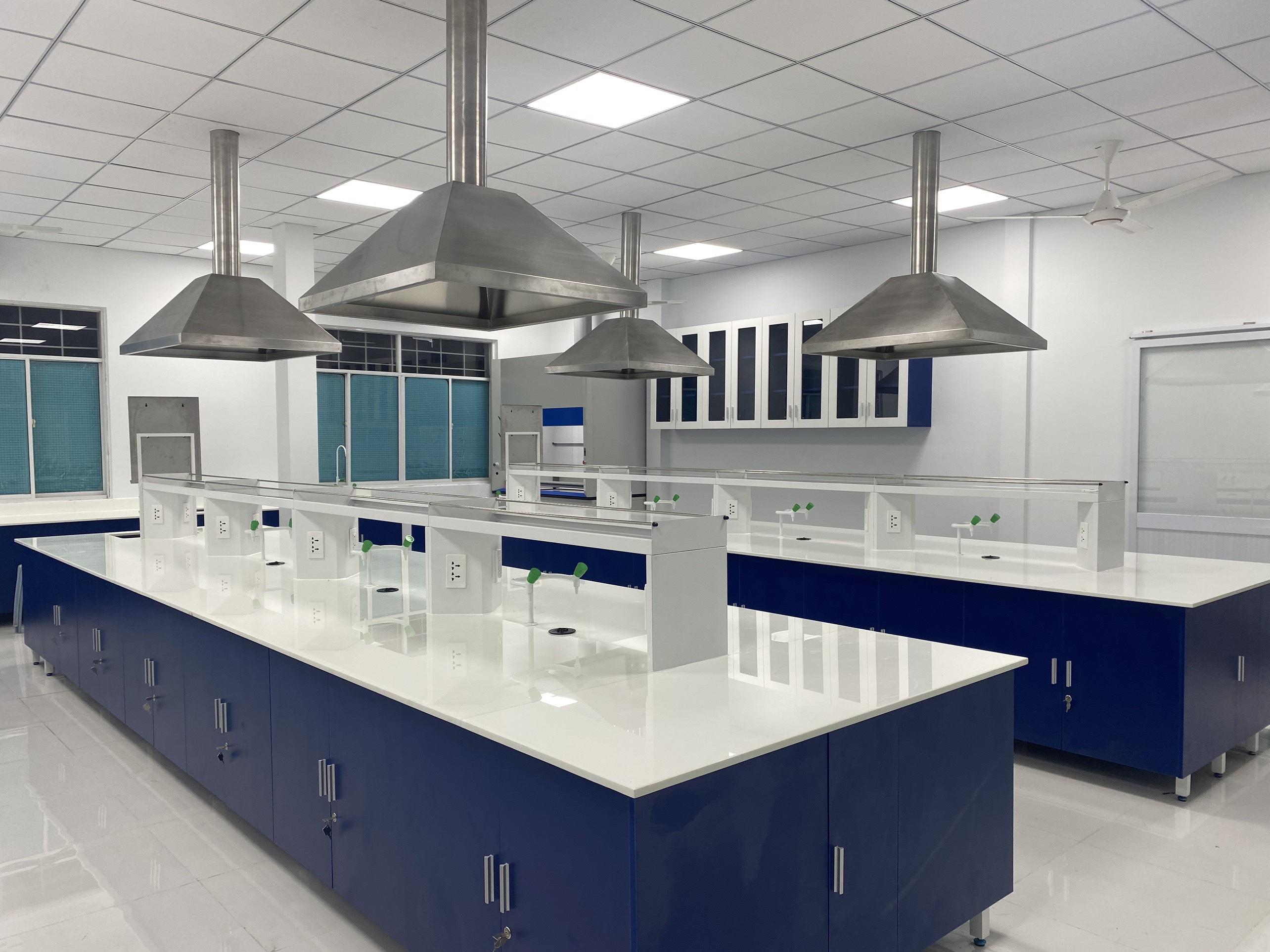 TT Furniture Group đơn vị sản xuất nội thất phòng thí nghiệm