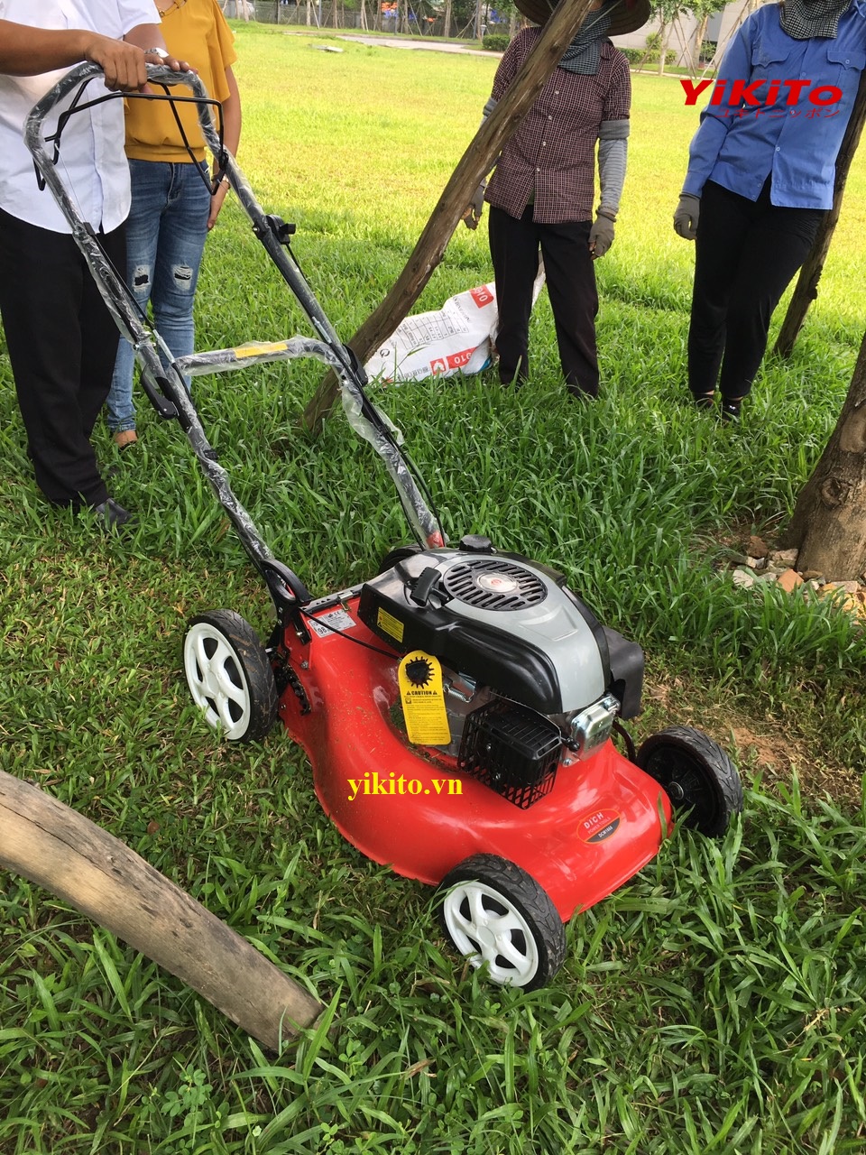Máy Cắt Cỏ Tự Động Yikito DCM1668 thanh lý tồn kho xả giá rẻ - Lh 0971.239.110