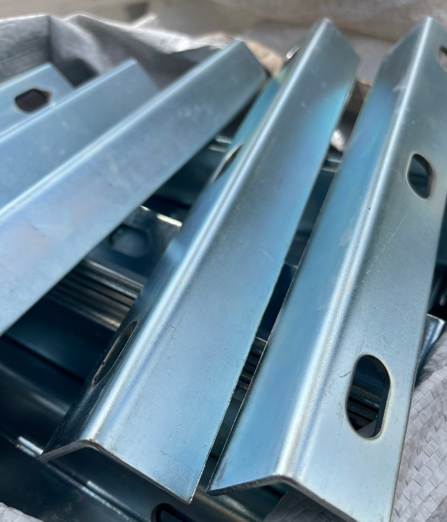 Sắt U , V MẠ KẼM , NHÚNG NÓNG , Cắt theo yêu cầu