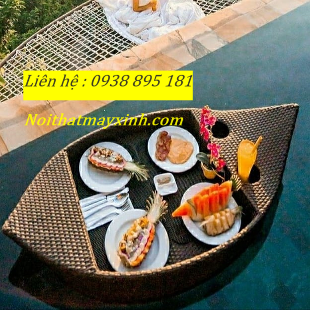Khay nổi đựng đồ ăn bể bơi cho khách sạn resort bằng mây