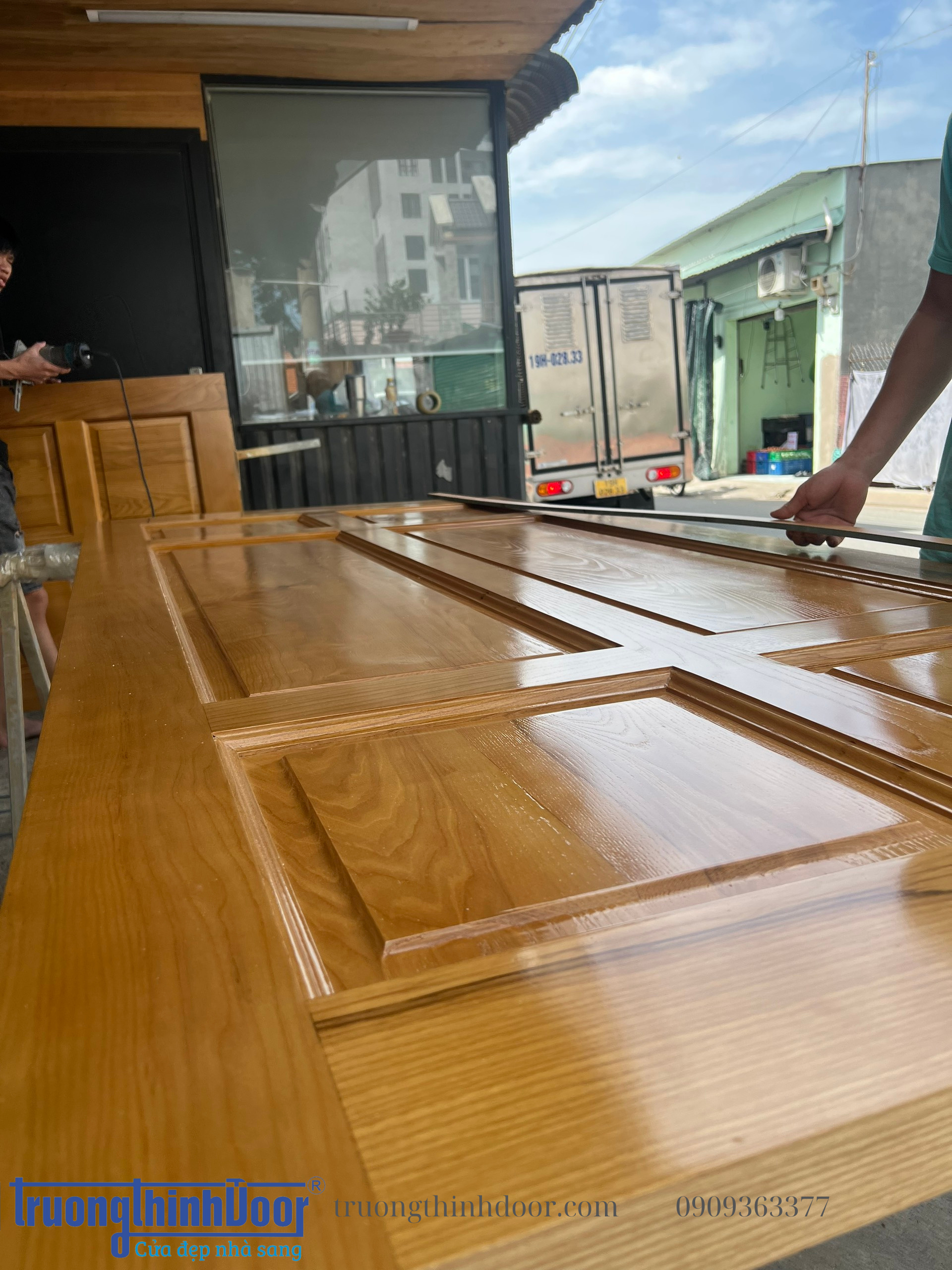 Cửa gỗ tự nhiên tại Dĩ An Bình Dương