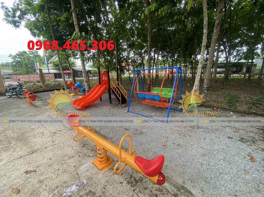 Bập bênh lò xo trẻ em, bập bênh composite khung sắt trẻ mầm non