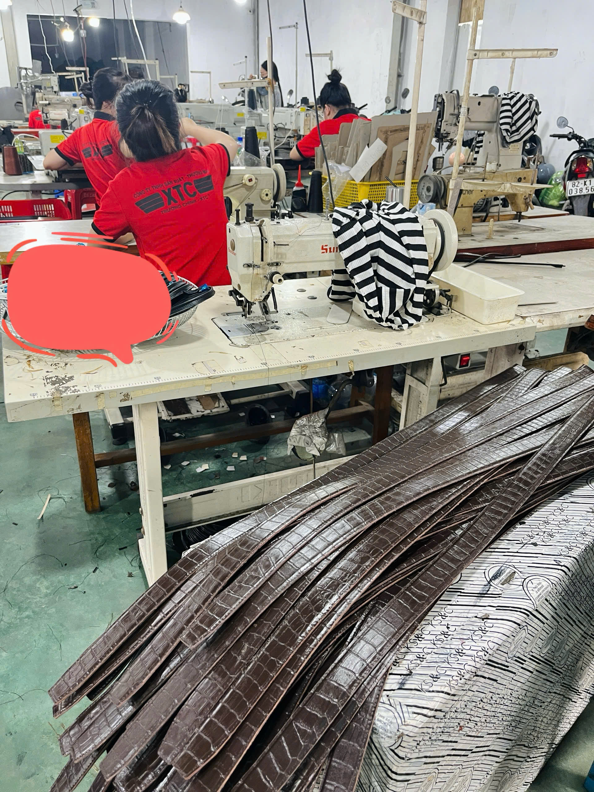 Có cửa hàng thời trang nên bán thêm gì hợp lý