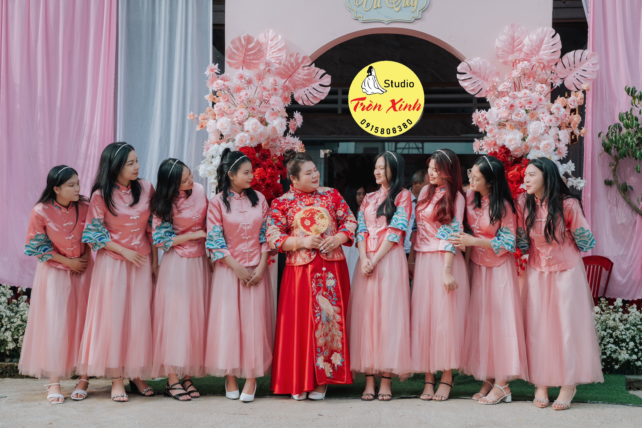 Hỷ Phục Bưng Quả Bigsize Đậm Chất Truyền Thống