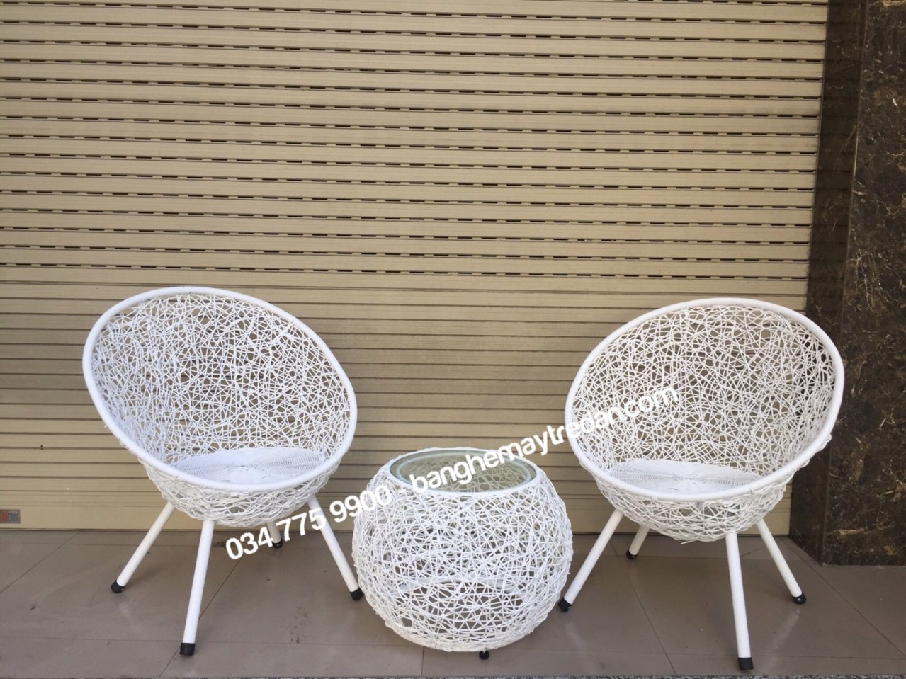 Bàn ghế mây nhựa nhỏ gọn