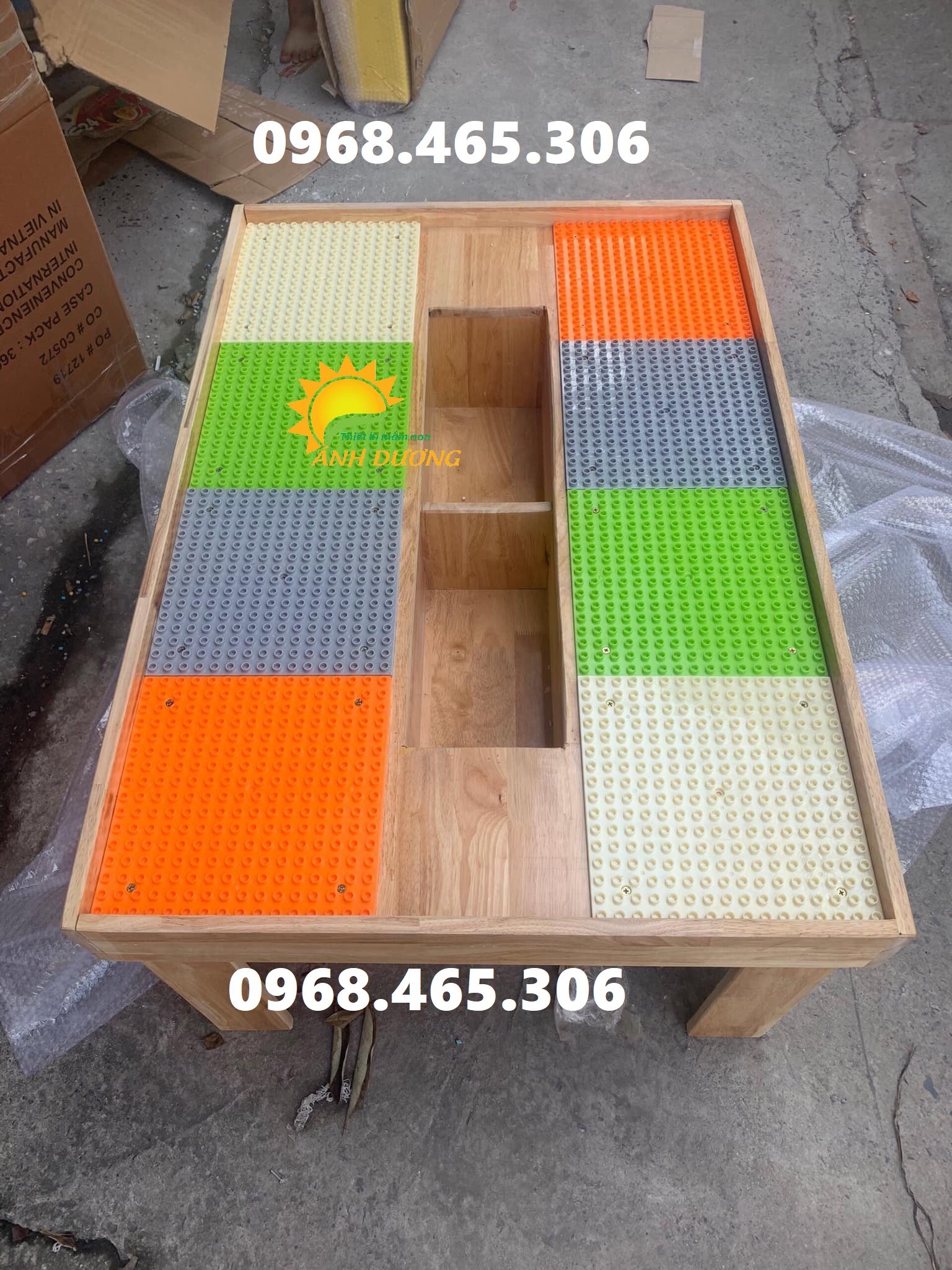 Bàn xếp hình lego bằng gỗ dành cho khu vui chơi trẻ em