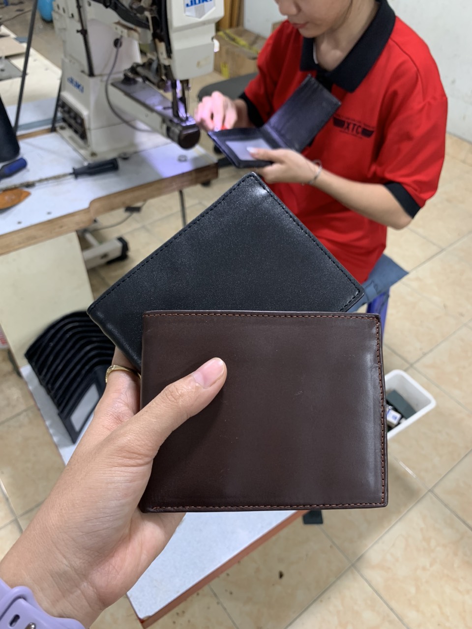 Sale sập sàn ví da bò Nappa trơn tại xưởng ví Trường Chinh