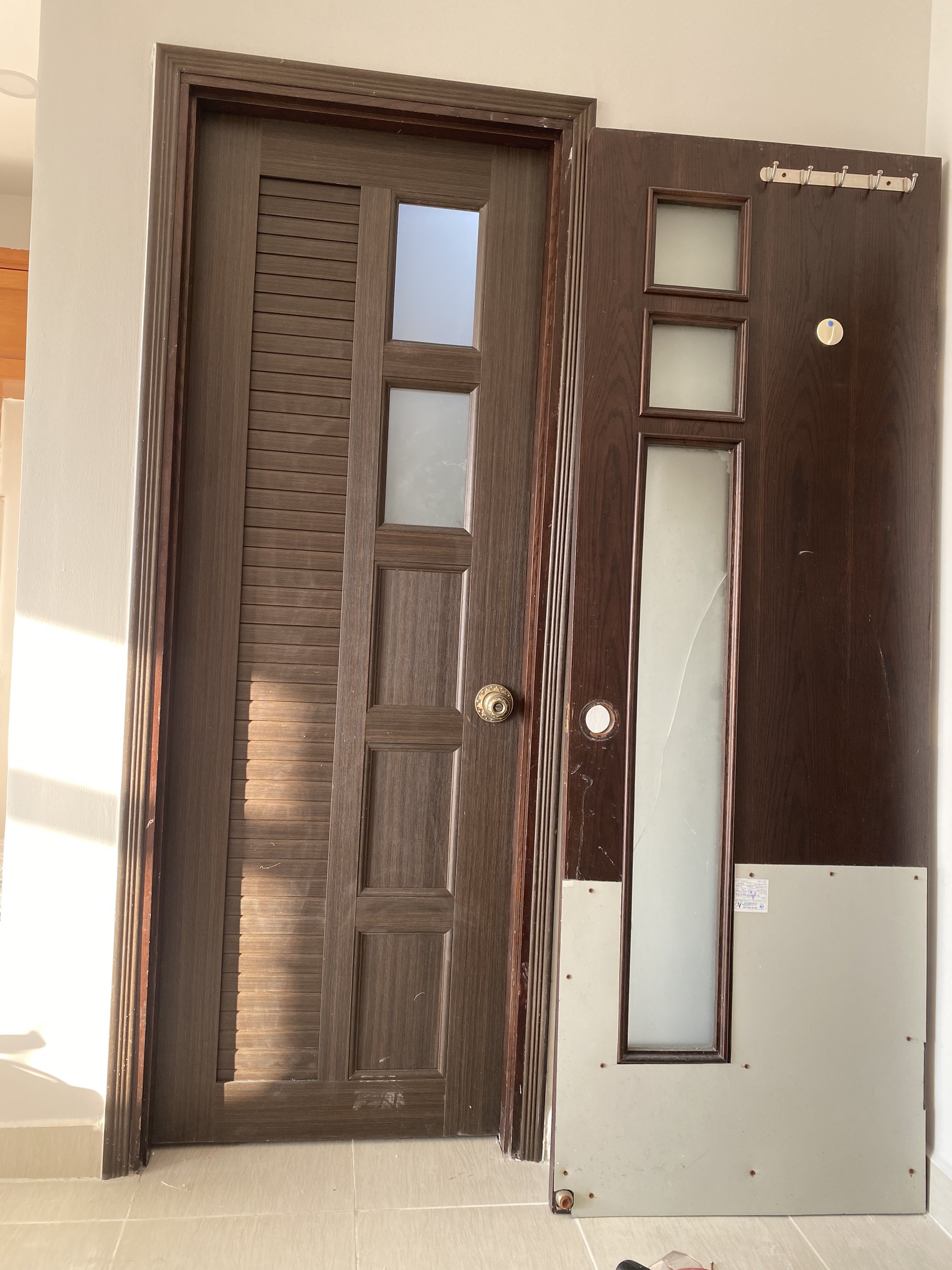 Cửa đi chính, cửa phòng ngủ, cửa nhà vệ sinh