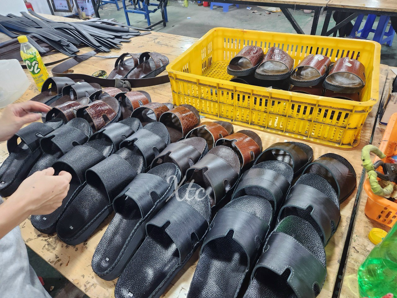 Nguồn sỉ giày dép da thật uy tín dễ bán