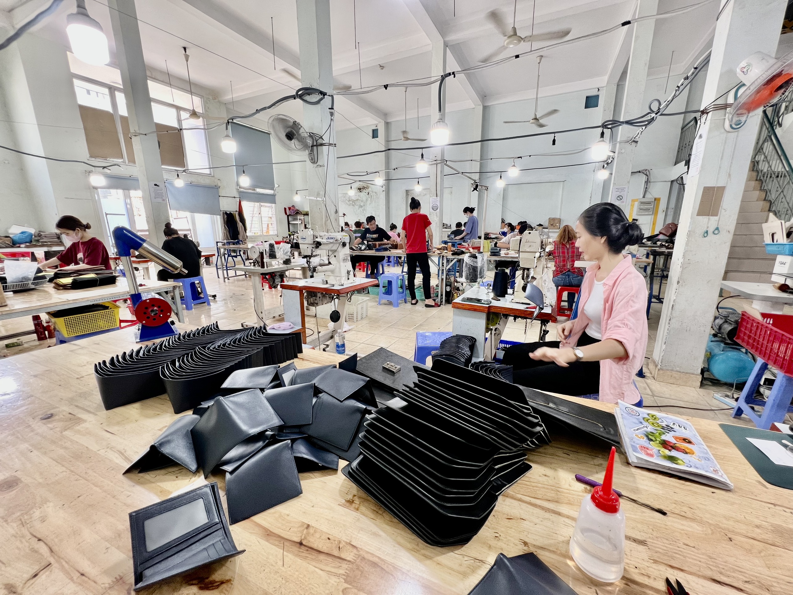 CẦN TUYỂN SỈ KINH DOANH ĐỒ DA THẬT TẬN XƯỞNG