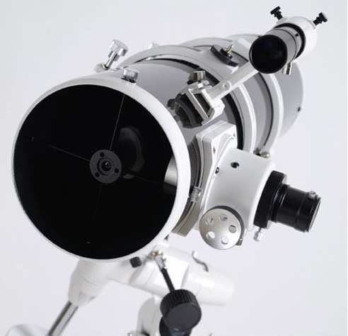 KTV phản xạ Sky-Watcher 150f750 (F5) Parabol kèm chân EQ3-D ống thép