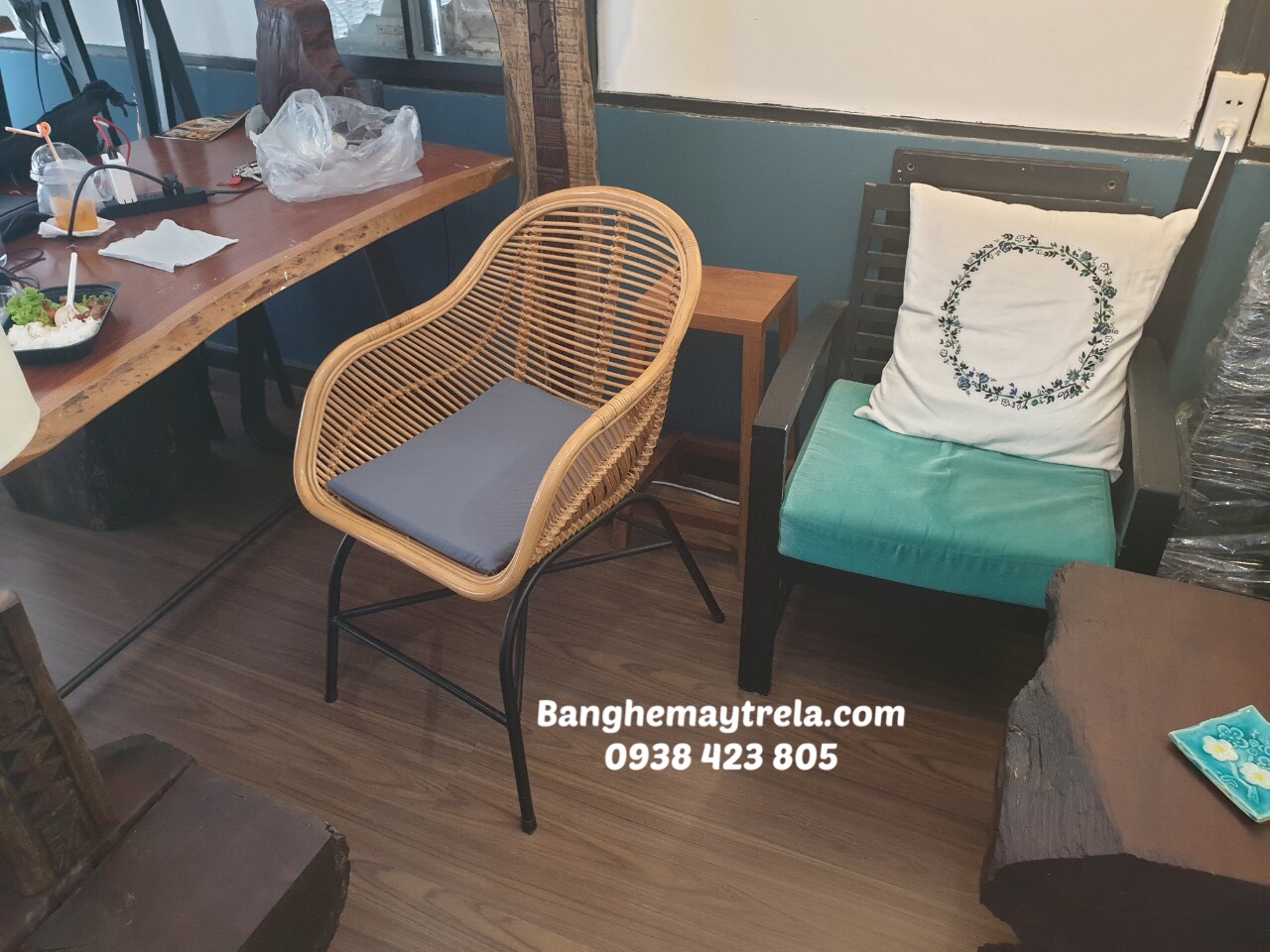 Ghế chân sắt mây