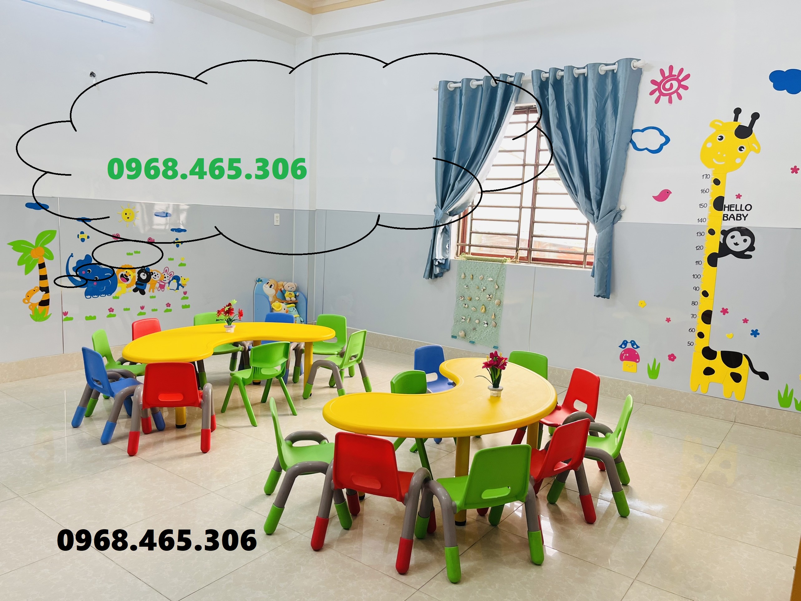 Bàn bán nguyệt mầm non 4 màu, bàn oval mầm non nhập khẩu