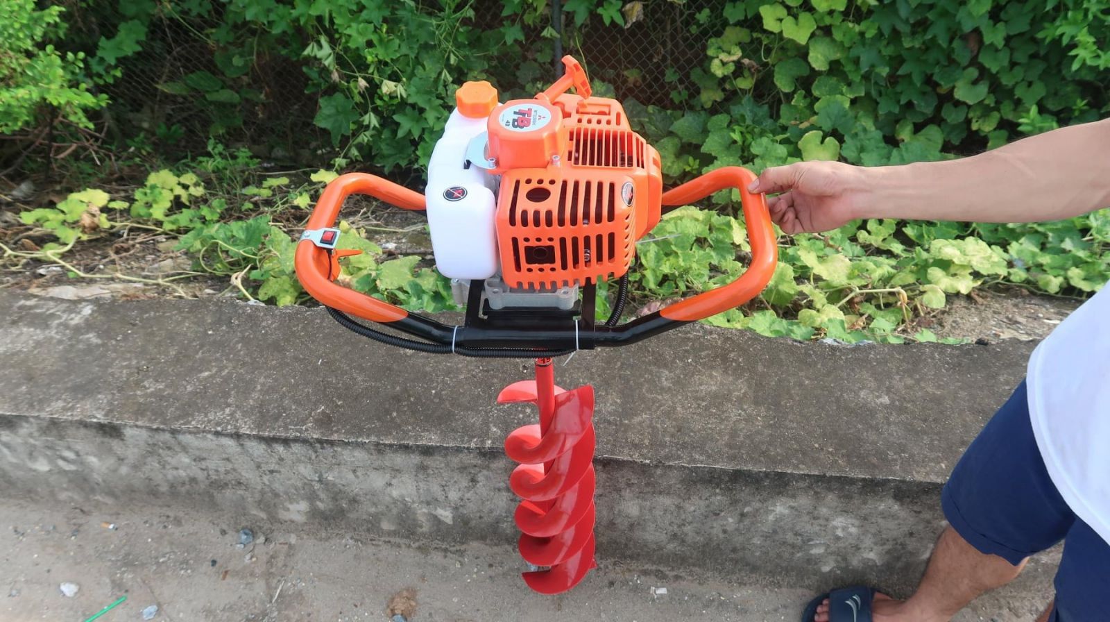 Máy khoan đất Yikito Japan TU45 Tặng Mũi Khoan 15