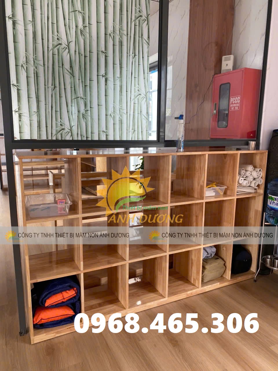Kệ gỗ đựng cặp dép mầm non, tủ gỗ đựng cặp mầm non