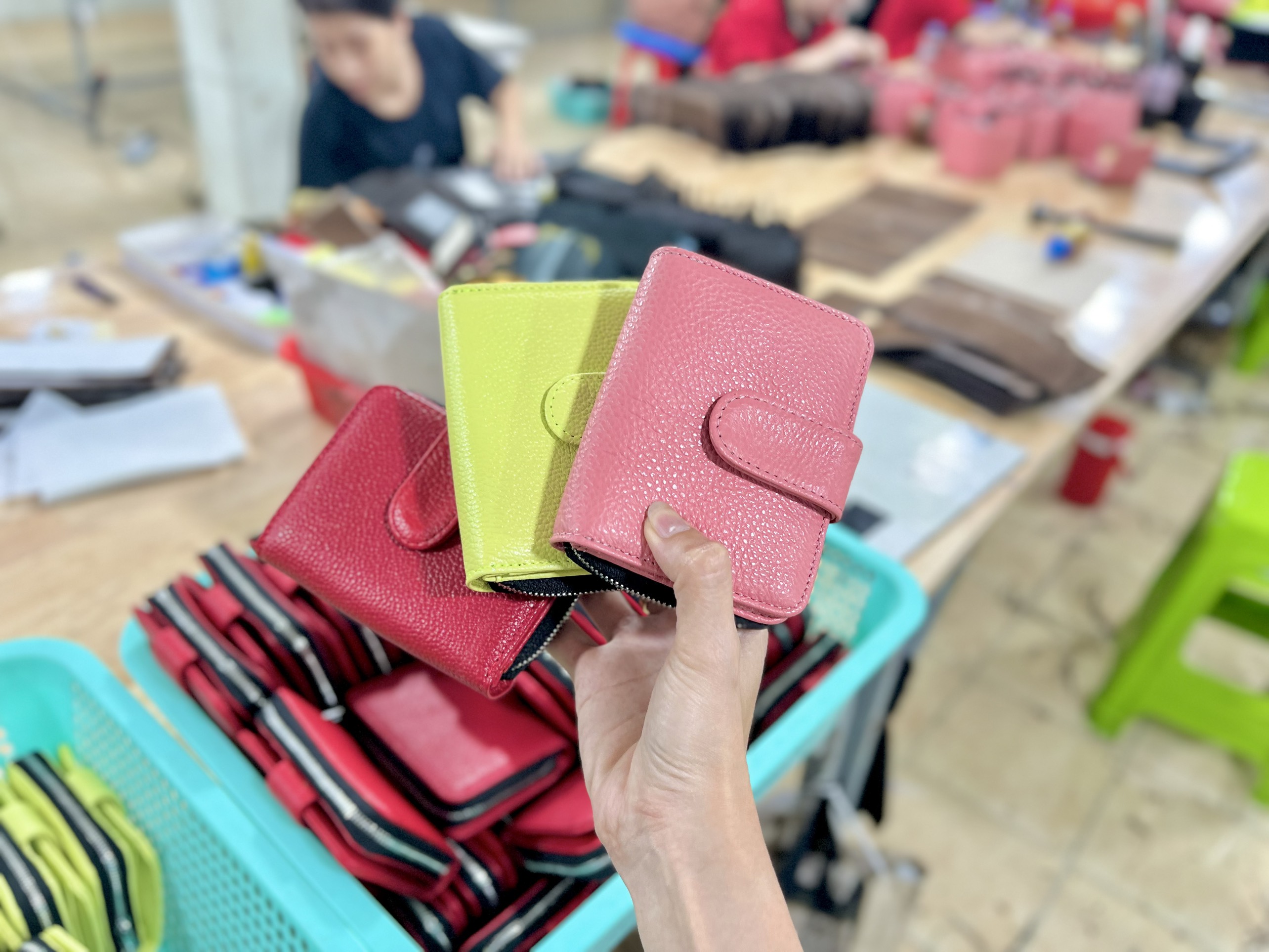 Xưởng sản xuất đồ da thật Da B.ò và Da C.á S.ấu TPHCM phân phối đồ da giá sỉ