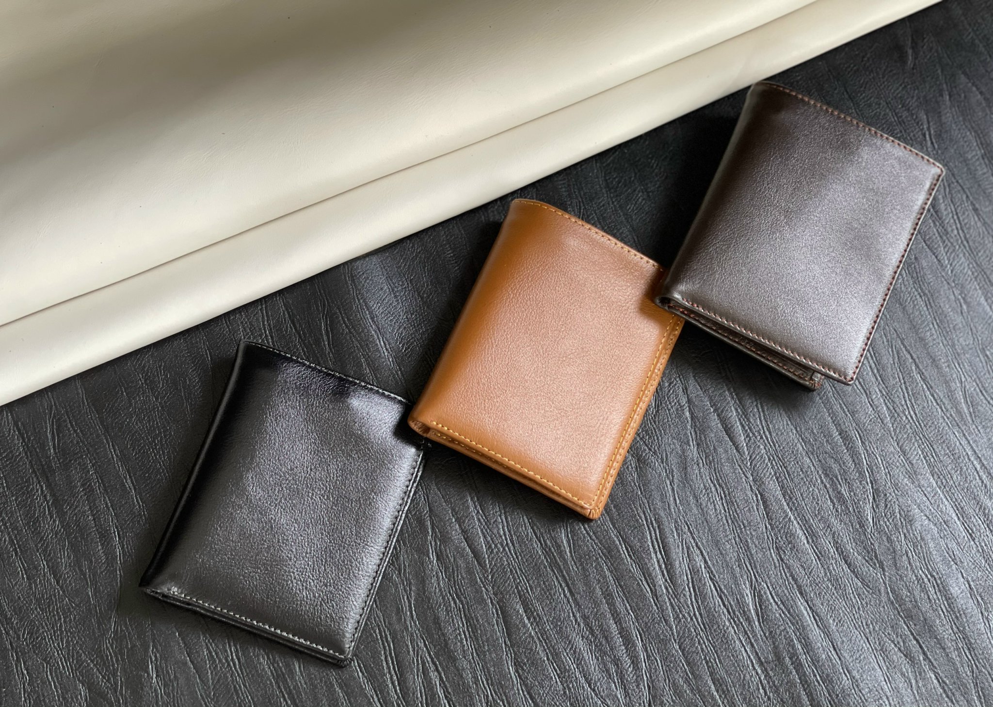 xưởng chuyên sản xuất đồ da từ da thật