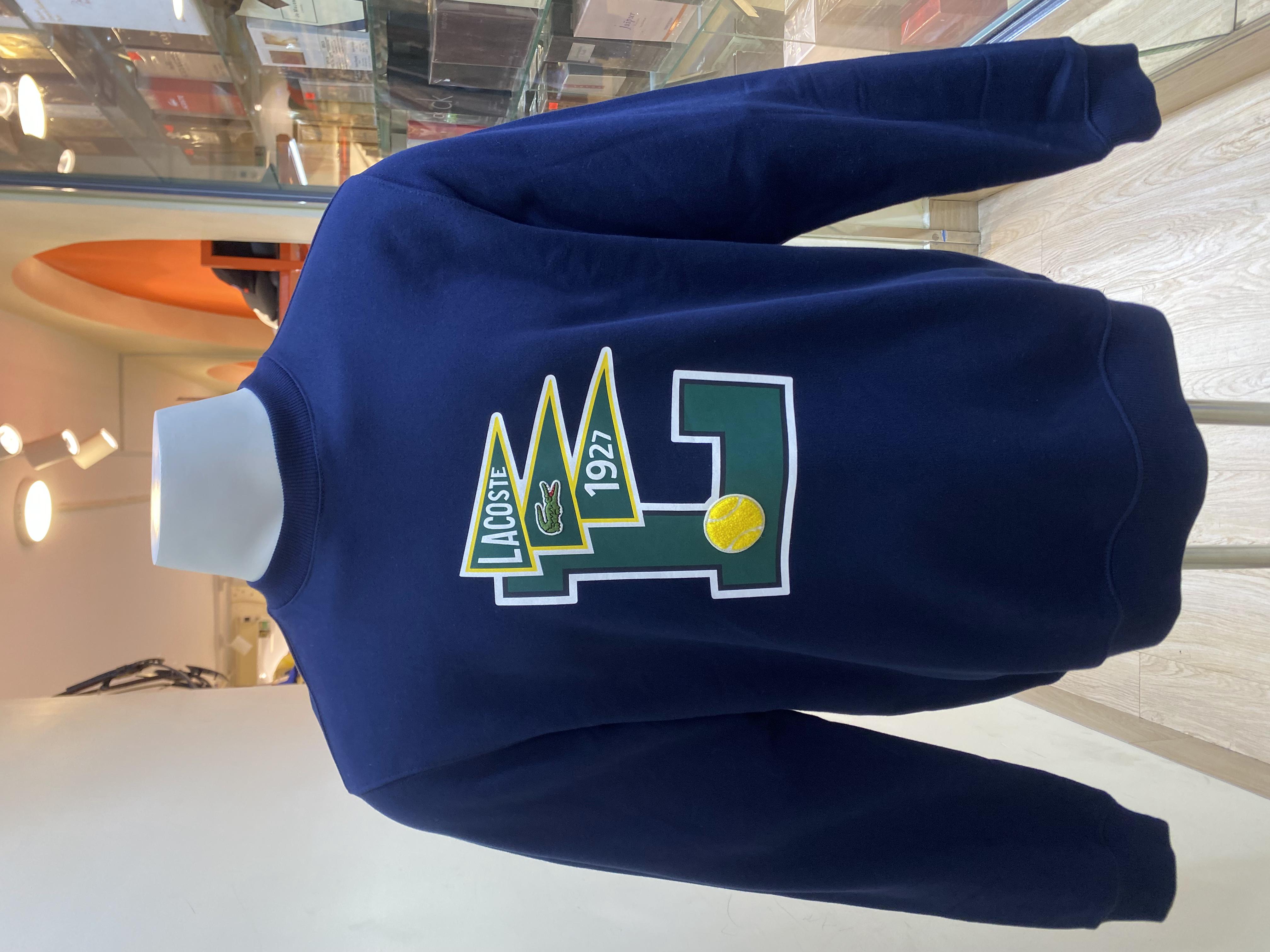 Sweater chính hãng lung linh tại Shop