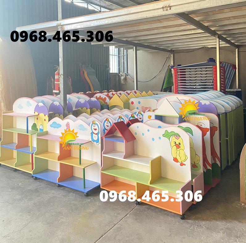 Giá để đồ chơi và học liệu mầm non, kệ gỗ mầm non